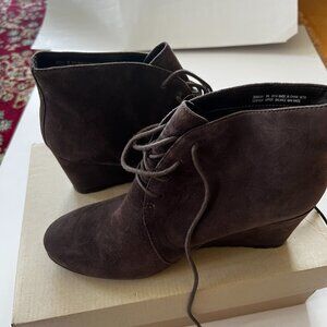 Clarks Dark Gray/Brown Suede Lace-Up Wedge Ankle Boots Booties Size 8M